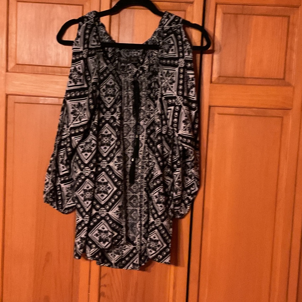 Lola P. Black & White Cold-Shoulder Printed Women's Blouse
